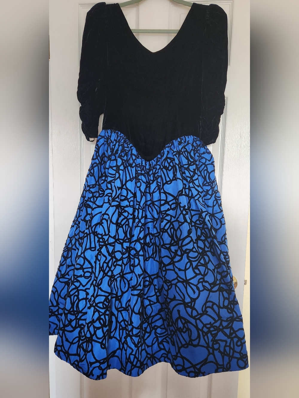 Vintage 1980s Dress. Royal Blue With Black Velvet. Midi Lenght. Sleeves
